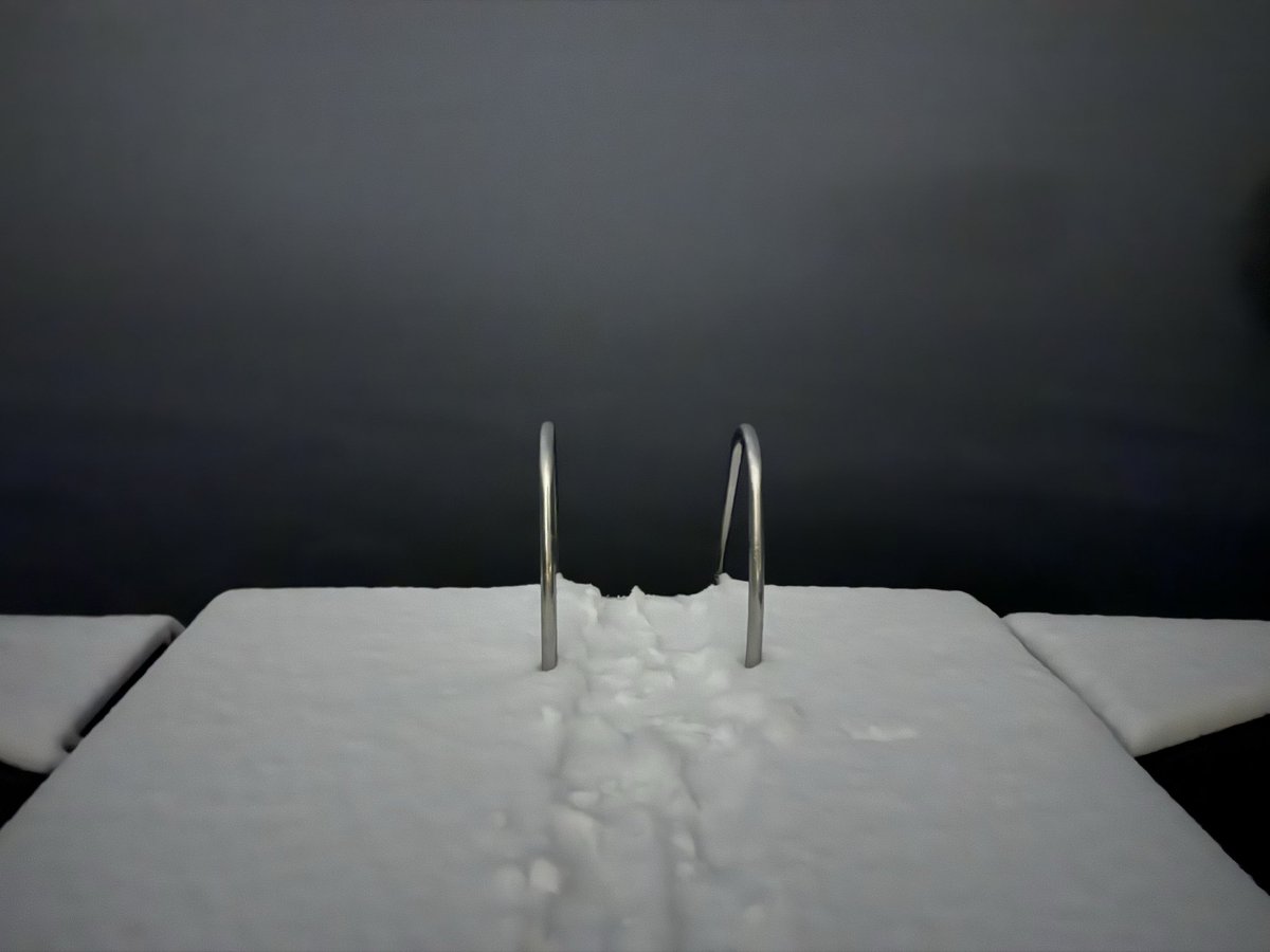 Lumi tuli. 
-On Heimon päivä, tunnetko ketään? kysyi mies.
-Lääkäri Heimo Langinvainio istui kerran luennollani. Kysyin, oletko koskaan semmoista miestä nähnyt vastaanotollasi, jolla ei ole ongelmia? 
-  Olen, mutta hän ei itse tiennyt, että hänellä on.
Minäkin tiedän muutaman.