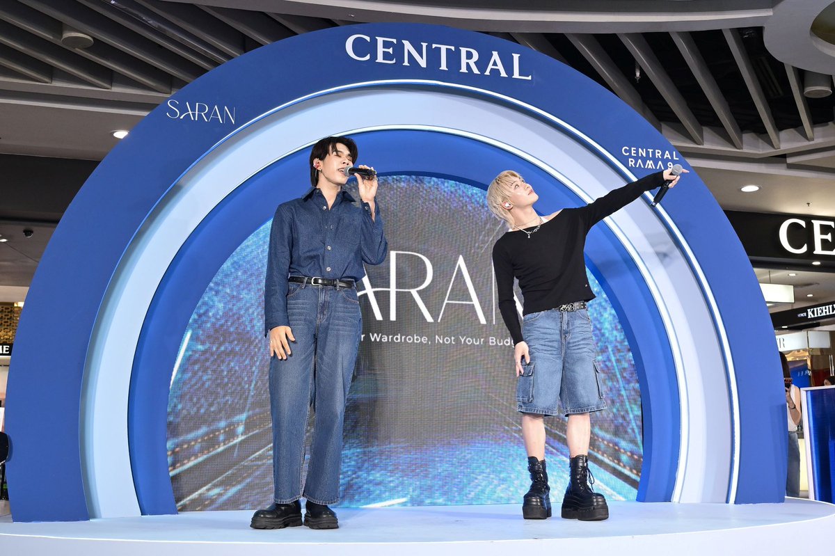 ห้างแตก!! “อั้ม พัชราภา” - “เลโก้-ตุ้ย LYKN” เดินแฟชั่นโชว์ยีนส์ไทย SARAN (ศรัณ) เปิดตัวขายในห้างครั้งแรก พร้อมฉลองยอดขายทะลุ 1 ล้านตัว

#aumpatchrapa #อั้มพัชราภา
#TuiChayatorn #lego_rapeepong #LYKN
#CDSSaranJeansXLegoTui
#GRANDOPENING_SARANJEANS

อ่านต่อ :