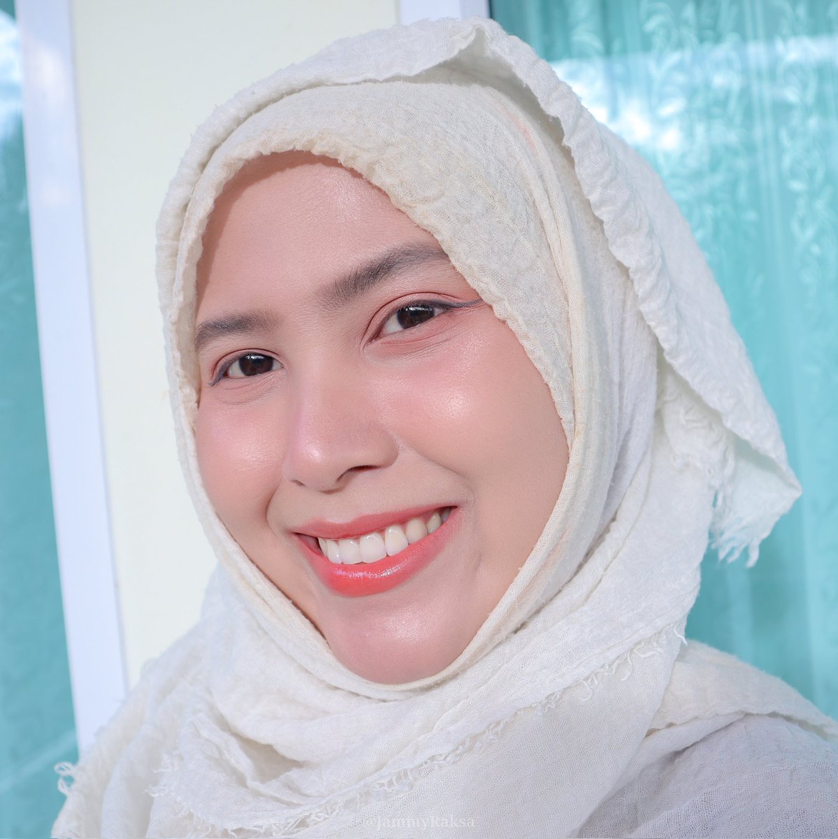 JammyRaksa's tweet image. 💋 ลิปที่ชอบทาผสมกันช่วงนี้ แล้วคนทักบ่อยมาก💄 #ใช้ดีบอกต่อ
🎀ตัวแรกลง #NARS สี JOYRIDE ทาทั่วทั้งปากเพื่อปรับพื้นสีปากเดิม เนื้อนุ่มบางเบา เกลี่ยง่ายมาก
🎀ตัวที่ 2 #SRICHAN สี 01 Chillax Nude ทาทั่วทั้งปากอีกรอบให้สีชัดขึ้น
🎀ตัวที่ 3 #Sistar สี 03 Winter Wine