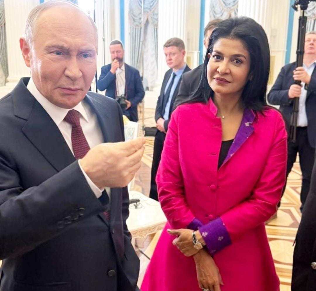 खान सर का एक वीडियो कई दिनों से वायरल है और काफी चर्चा में है।

जिसमें खान सर अंजना ओम कश्यप द्वारा पुतिन का इंटरव्यू लिए जाने पर सवाल उठा रहे हैं।

मैं खान सर से पूछना चाहता हूं आपने अबतक कौन सा Exam निकाला है? या फिर कौन से बड़े पद को हासिल किया है?

आपने ऐसा क्या किया है जो आप