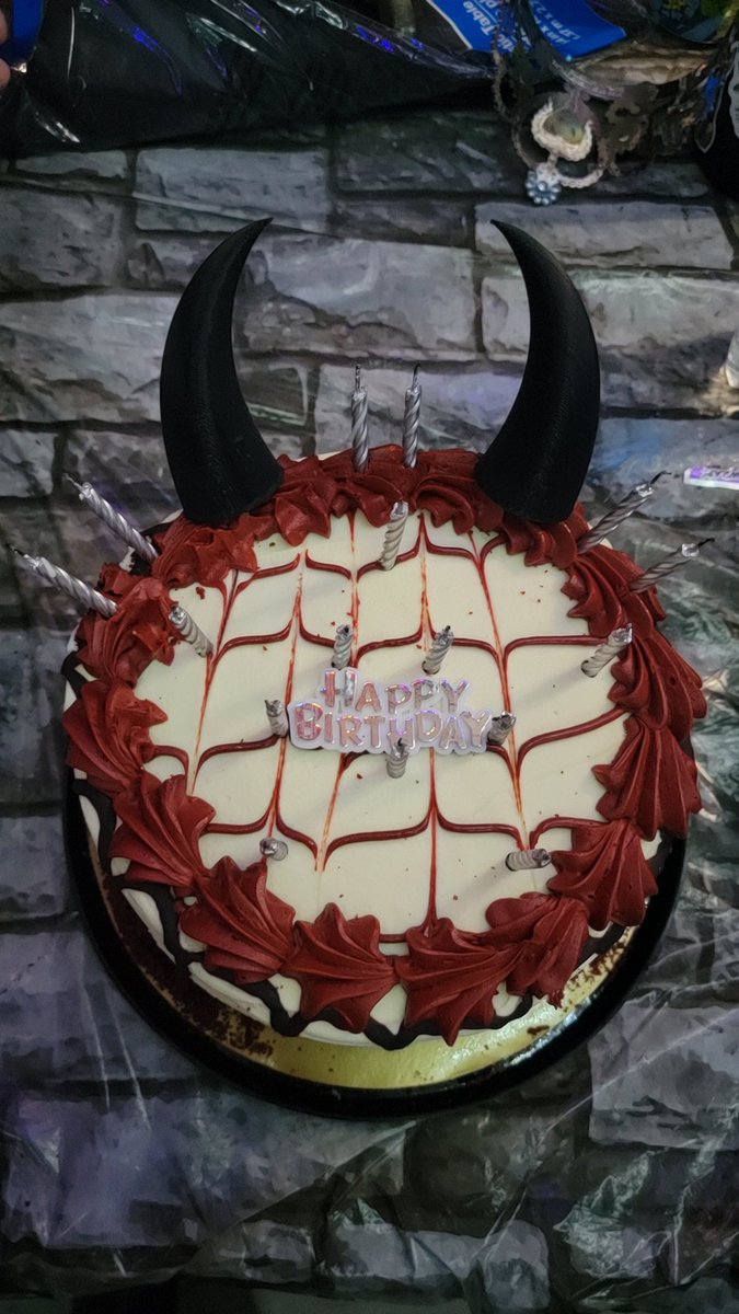indica_batz's tweet photo. Blessed with friends who surprise me with a party because I was sick & missed my big birthday party on the 6th. You make a Ghoul feel so special & loved @mary_lilit_batz ILYSFM #birthdaylove #SagittariusSzn #birthdaymonth #Decemberbaby #Imspoiled #beastie #Sagittarius #FireSigns https://t.co/B4zbXjAHz9