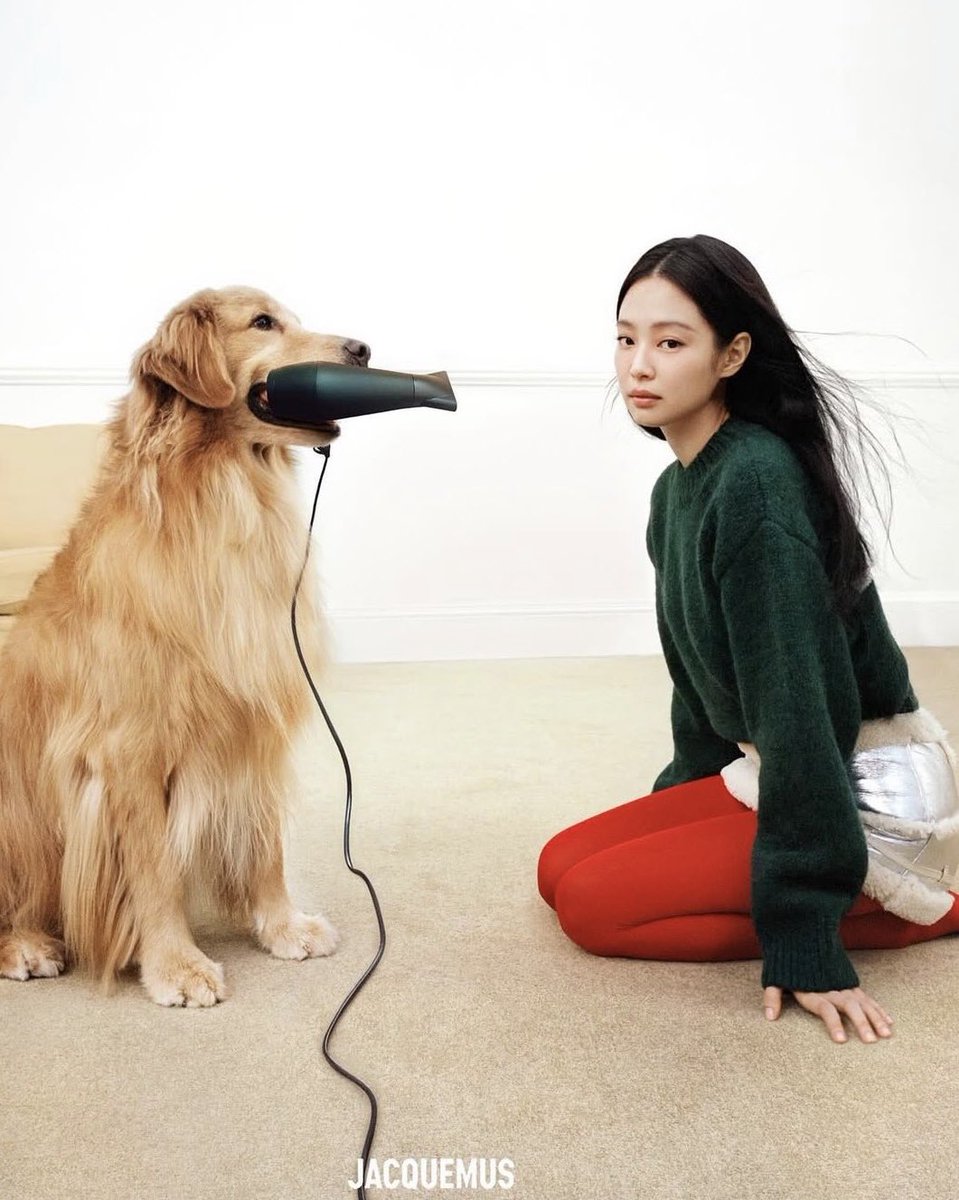 jnsource's tweet photo. jennie for jacquemus 2023 holiday campaign ⭐️ https://t.co/UGE9xKBak5