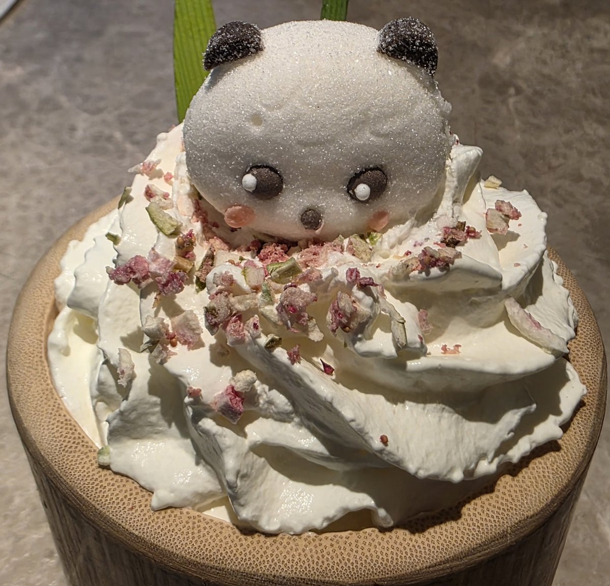 Asakaori_'s tweet image. LUCU BANGETTTTT

TEBAK INI MINUMAN isinya apa???
hayoo cluenya bersusu 👀👀

#panda #foodprintasa #lucu