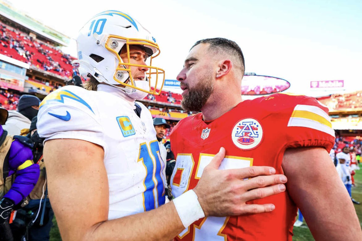 boltzgalaxy's tweet photo. #ProBowlVote Justin Herbert 

#BoltUp 🧹 🧹 🧹 🧹 🧹 🧹 🧹 🧹 🧹 https://t.co/oKEiO54jPX