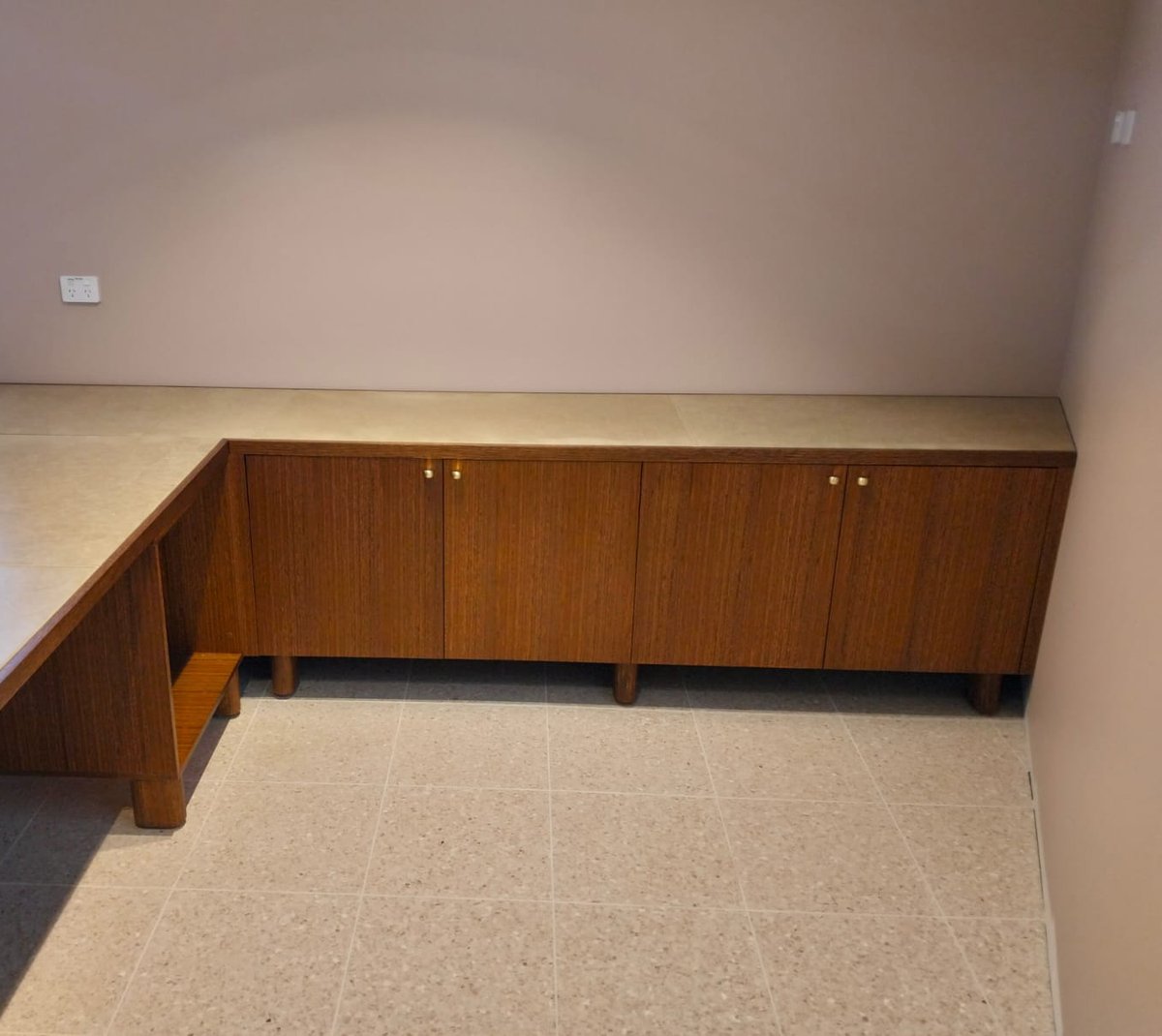 Bespoke leather-clad reception desk, manufactured for the new SOMA Early Learning Centre

Featuring leather tops and sides, all hand-cut and finished at Fineseat, Sydney, using Leather Italia's Heirloom range.

•

#fineseat #bespoke #desk #sydney #furniture #furnituredesign