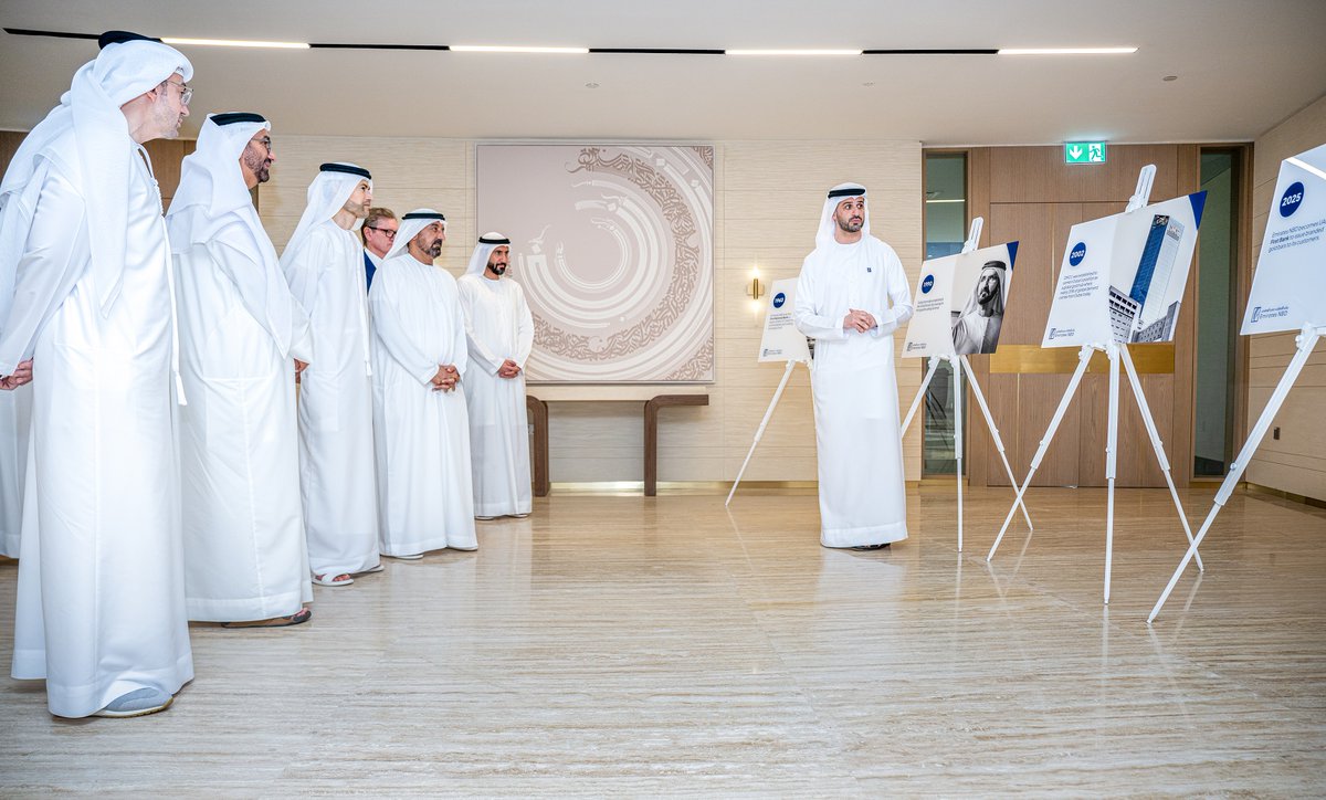 HHAhmedBinSaeed's tweet photo. يسعدني الإعلان عن إطلاق سبيكة بنك الإمارات دبي الوطني الذهبية، وهي أول سبيكة تحمل علامة مصرفية مُخصصة تصدرها مؤسسة مالية في دولة الإمارات العربية المتحدة. وتأتي هذه المبادرة لتترجم رؤية قيادتنا الرشيدة في تعزيز منظومة الابتكار المالي ودعم طموحاتنا الرامية إلى ترسيخ دبي كوجهة عالمية في تجارة الذهب ومركز رائد للتطوير والتنافسية.
 
وتؤكد هذه الخطوة الدور الحيوي الذي يضطلع به البنك في القطاع المالي، وقدرته على تقديم حلول ومنتجات استثمارية موثوق بها تلبي تطلعات المستثمرين وتواكب التحولات المتسارعة في الأسواق العالمية. كما تُشكل إضافة نو��ية إلى سجل نجاحاتنا التي أسهمت في دعم النمو الاقتصادي وتعزيز مكانة دبي ودولة الإمارات العربية المتحدة على خريطة الخدمات المالية إقليمياً ودولياً.