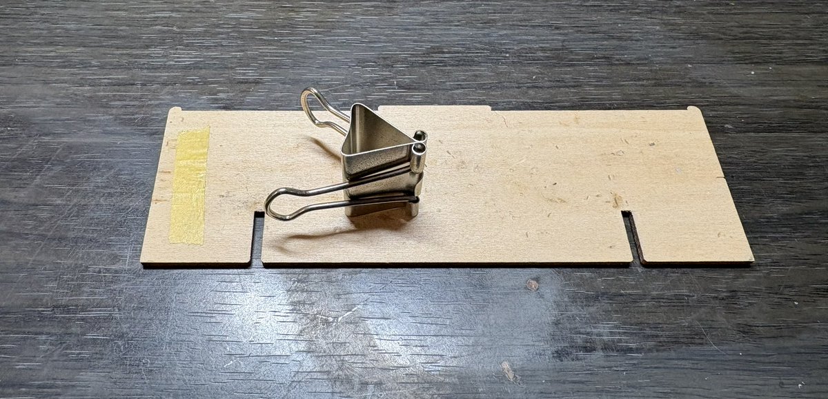 むら　他の方はご遠慮下さい 笑わないで下さいねぇ〜 私はコレでハンダ付け やってます😔