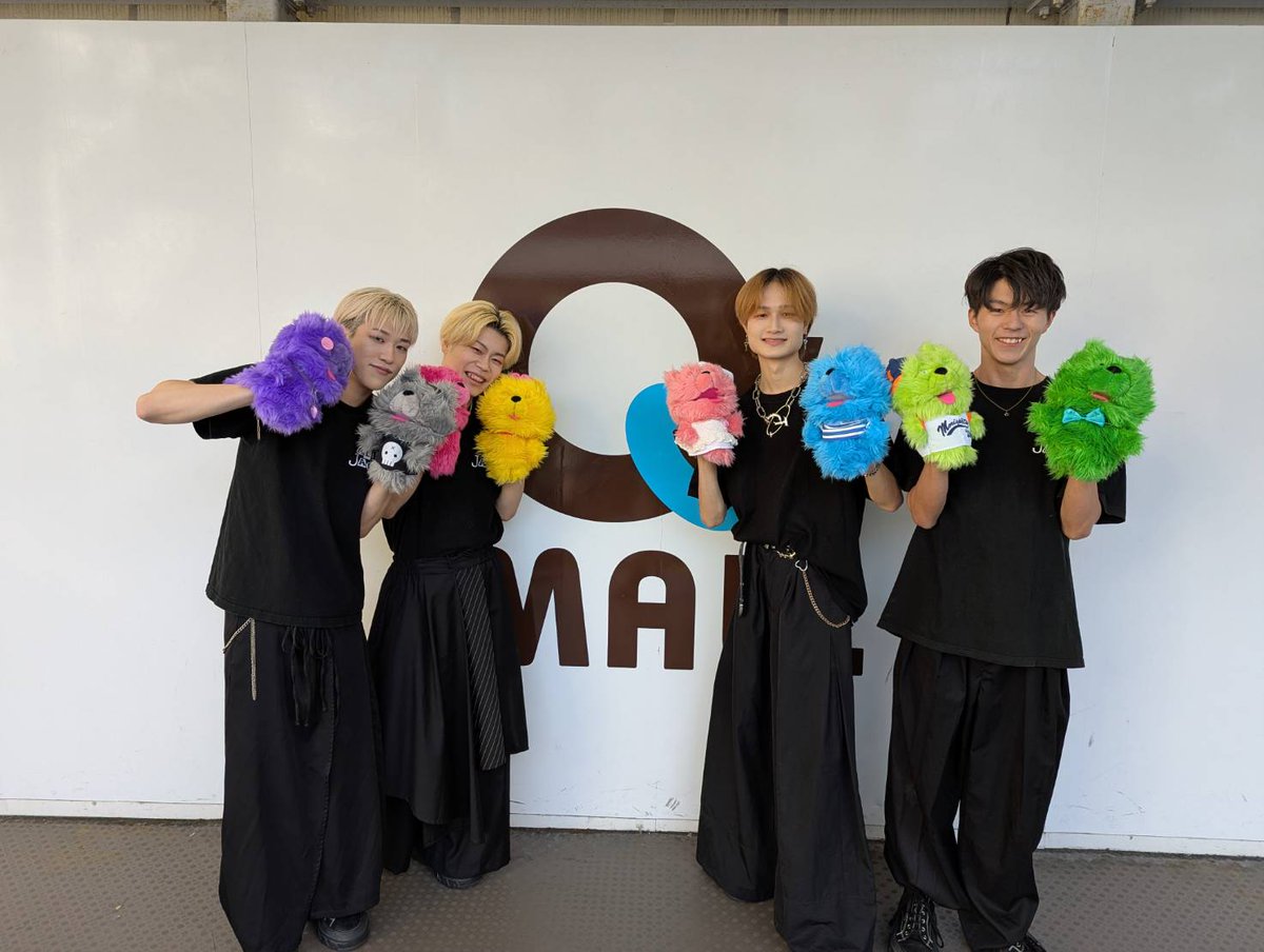 moriqs_mall's tweet photo. 【楽屋ショット】
12月13日(土)FaveZone in もりのみやキューズモールBASEにお越しくださったみなさん、ありがとうございました!!
楽屋ショットその1をお届けします♪
#AimforOne #AllJack #ELVA #ism #ベルエージェー https://t.co/2jCuK2A72D