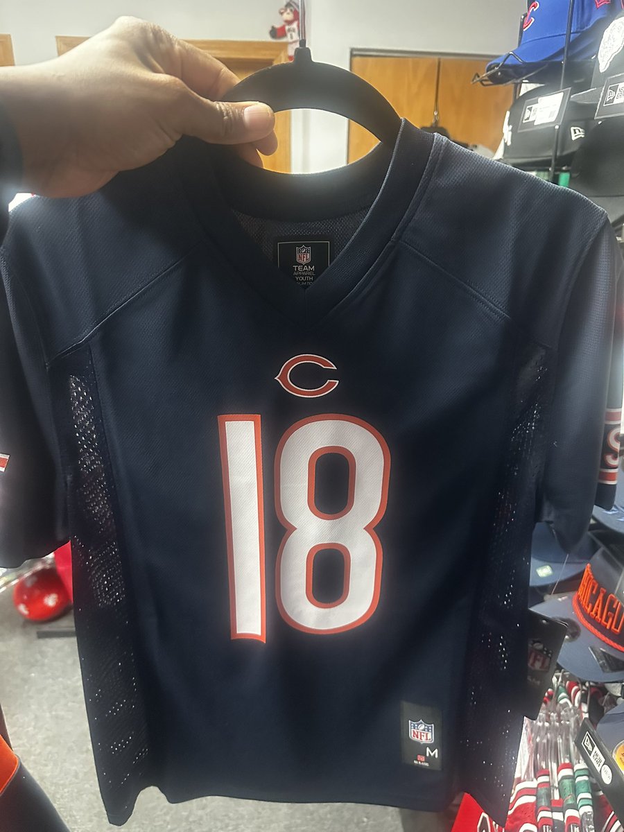 six8jay's tweet photo. @GervonDexter I would love to take my son whoโs getting his first actual Bears jersey for Christmas this year. I took his mom to a game back in 2014 lol #Marshall #Cutty https://t.co/7FRy1l6X8O