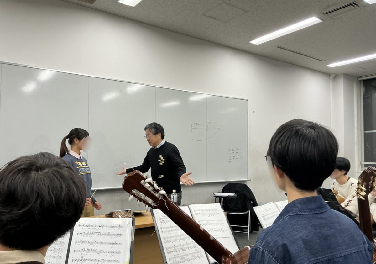 utmandolin's tweet photo. 定期的演奏会まであと12日🎶

先日、定期演奏会でも演奏する『序曲』の作曲者、吉水秀徳さんがいらっしゃいました

演奏会にむけ先生の貴重なアドバイスを反映させていけたらと思います‼︎ https://t.co/Qnmn5D61Lr