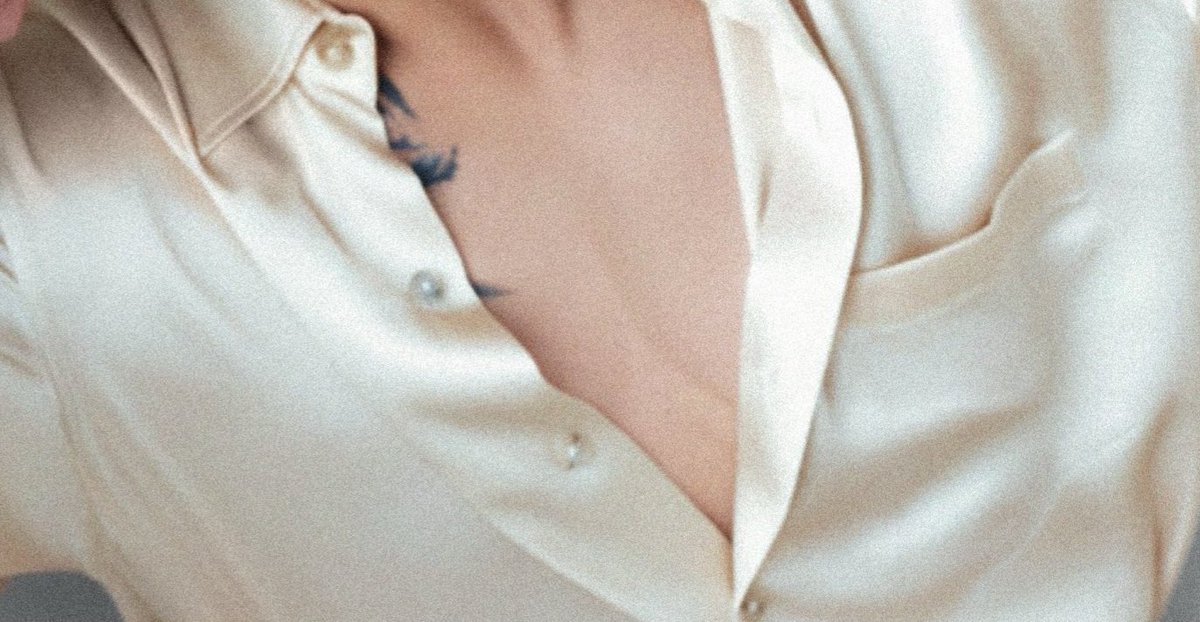 adoregukie's tweet photo. jungkook's pretty details 𓂃౨ৎ https://t.co/LPOeW3qMrj