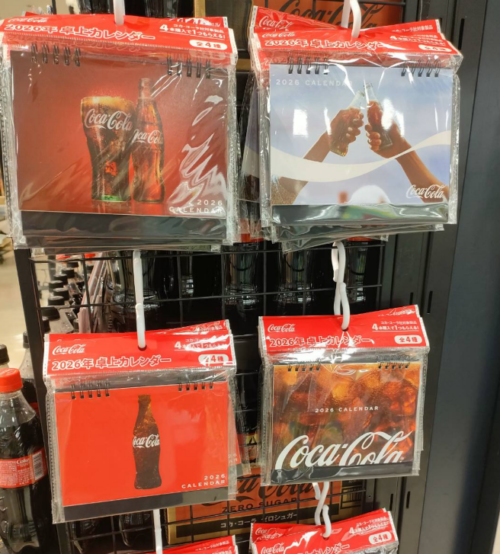 コカ・コーラ『2026年 卓上カレンダー』おまけが店頭でもらえる