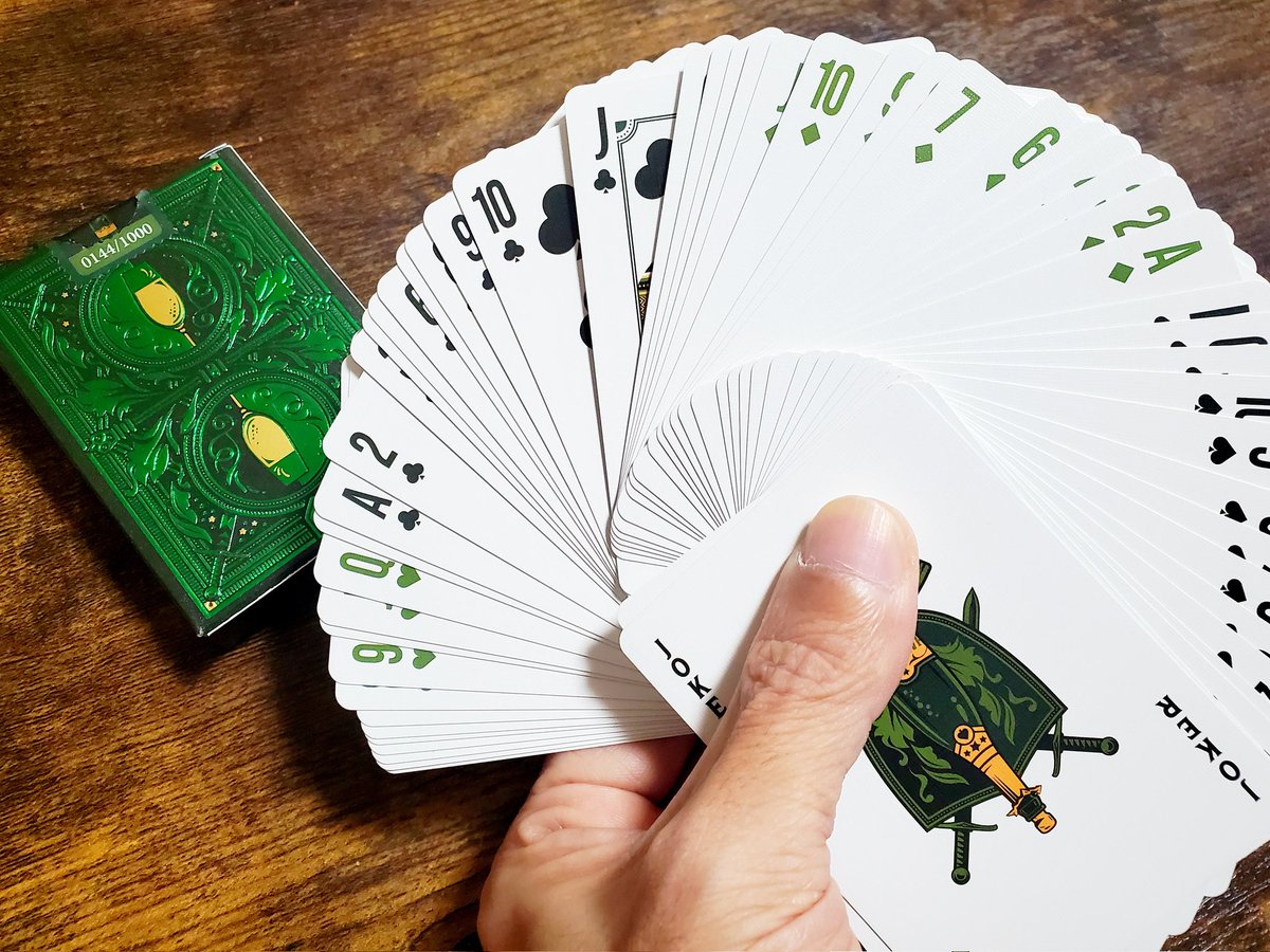 読書の他にも、トランプを集めることとカーディストリー※が趣味です