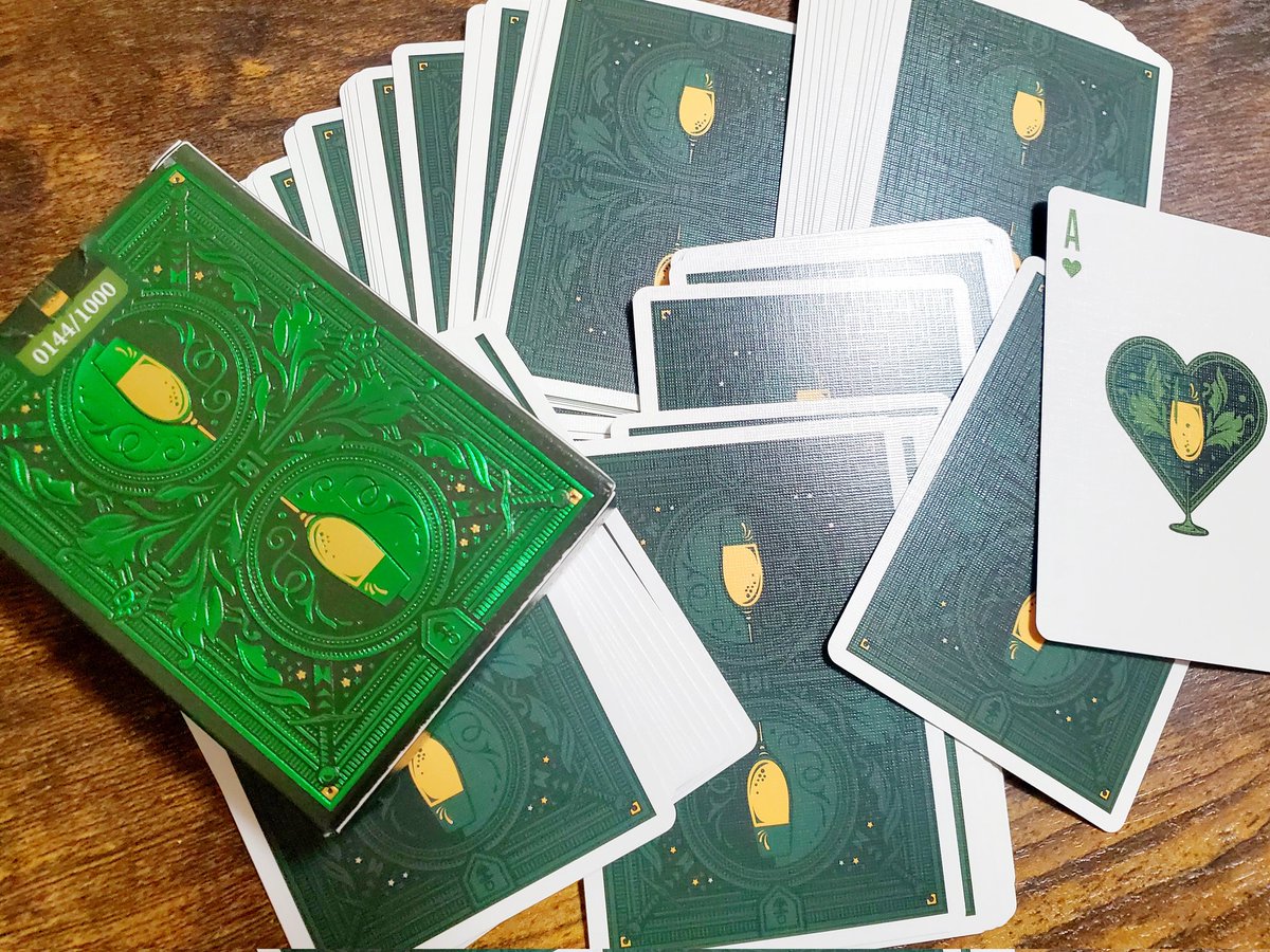 読書の他にも、トランプを集めることとカーディストリー※が趣味です