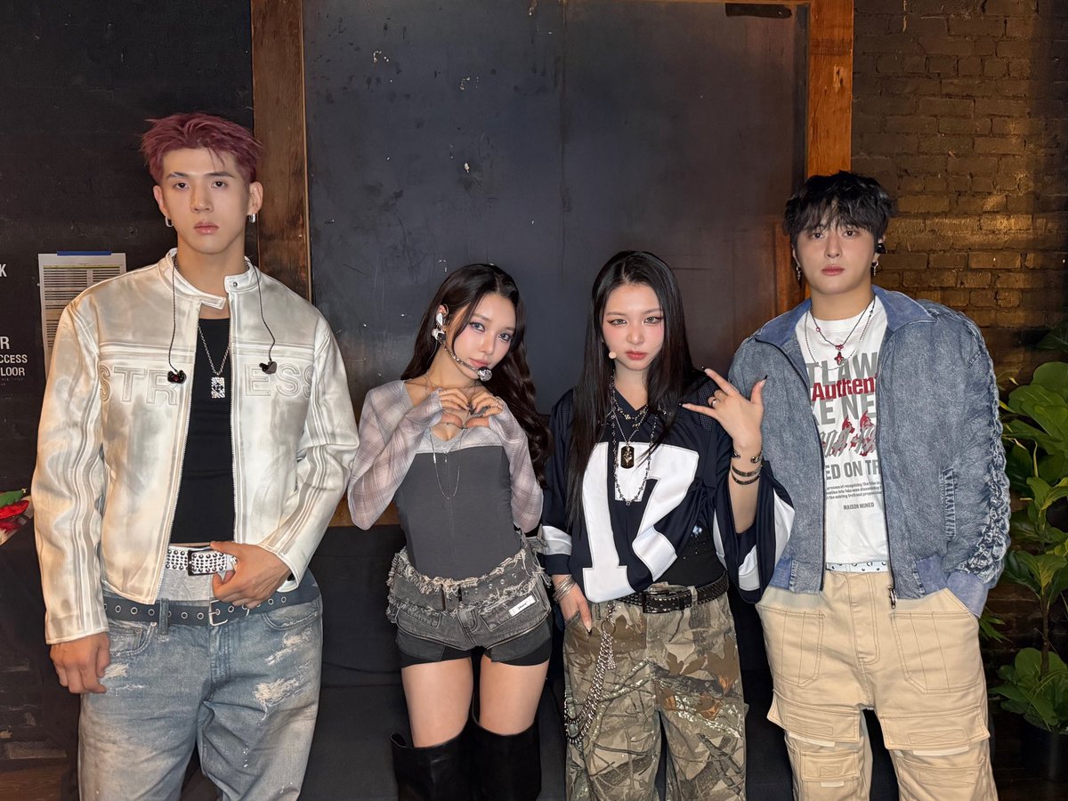 KARD_Official's tweet image. [📷]
2025.12.14 
KARD 2025 USA TOUR [DRIFT] IN NEW YORK

#KARD #카드
#USATour #DRIFT
#DRIFTinUSA #KARDinUSA