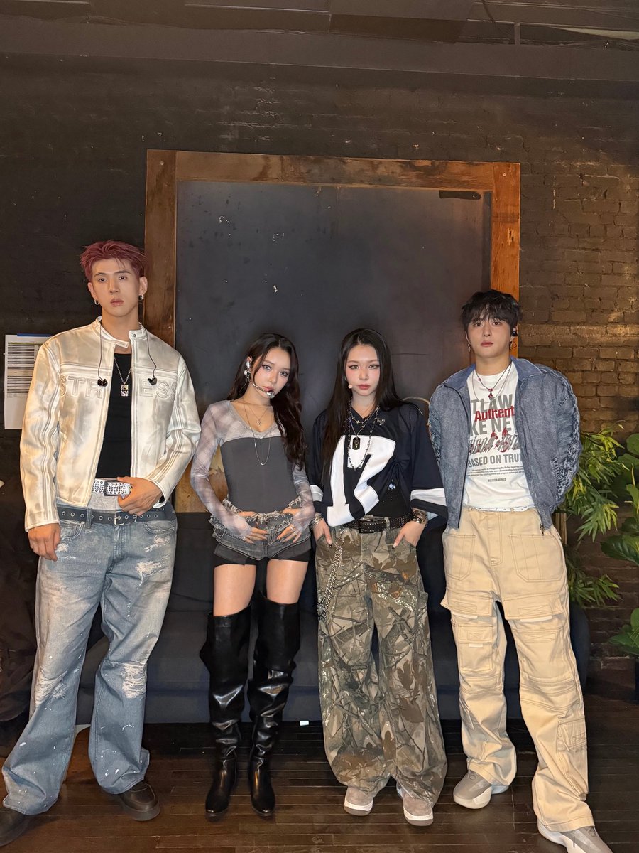 KARD_Official's tweet image. [📷]
2025.12.14 
KARD 2025 USA TOUR [DRIFT] IN NEW YORK

#KARD #카드
#USATour #DRIFT
#DRIFTinUSA #KARDinUSA