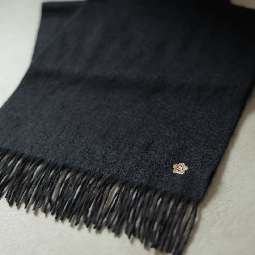 maryquantjp's tweet image. オンラインショップ限定 
PREMIUM COLLECTION
x.gd/rDh7V
カシミヤ100%で柔らかい肌ざわりのプルオーバー＆マフラーが登場！

オリジナルの袋やBOX付きで
プレゼントにも！

#MARYQUANT
#マリークワント
#PREMIUMCOLLECTION
#プレミアムコレクション
#カシミヤニット
#カシミヤマフラー