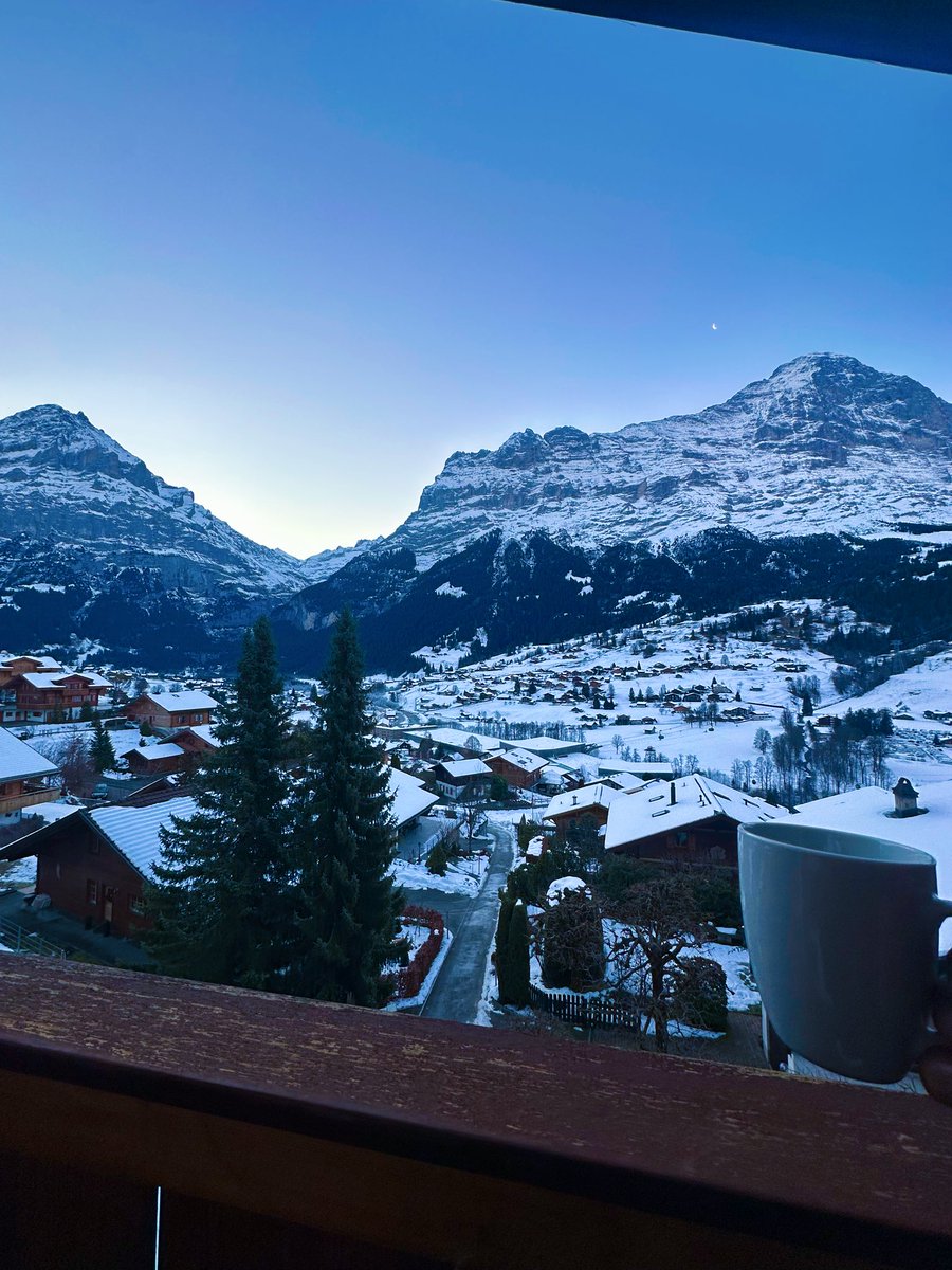 Azopts's tweet image. Going out of the country is a top 5 experience.