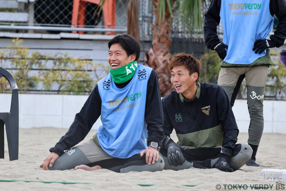 【公開トレーニングを開催しました】
昨日12月13日は、チームの年内最後のトレーニング日となりました。
最終日は、公開トレーニングにて開催しました。

トレーニングは、男女合同のチーム内紅白戦を実施しました。４チームに分けて、総当たりリーグ及びバー当てにて総合優勝を決めます。