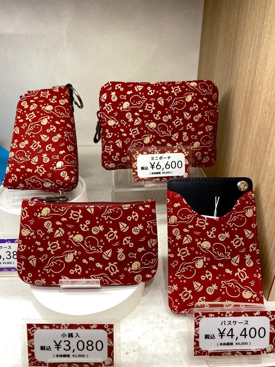 《入荷のお知らせ》
海柄の入荷です‼️
今回は3色展開😊✨
ご要望の多かった、小さながま口も入荷しておりますので、ぜひお手にとってご覧くださいね🏝️
ご来店、心よりお待ちしております🎁

#印伝　#東京駅　#海