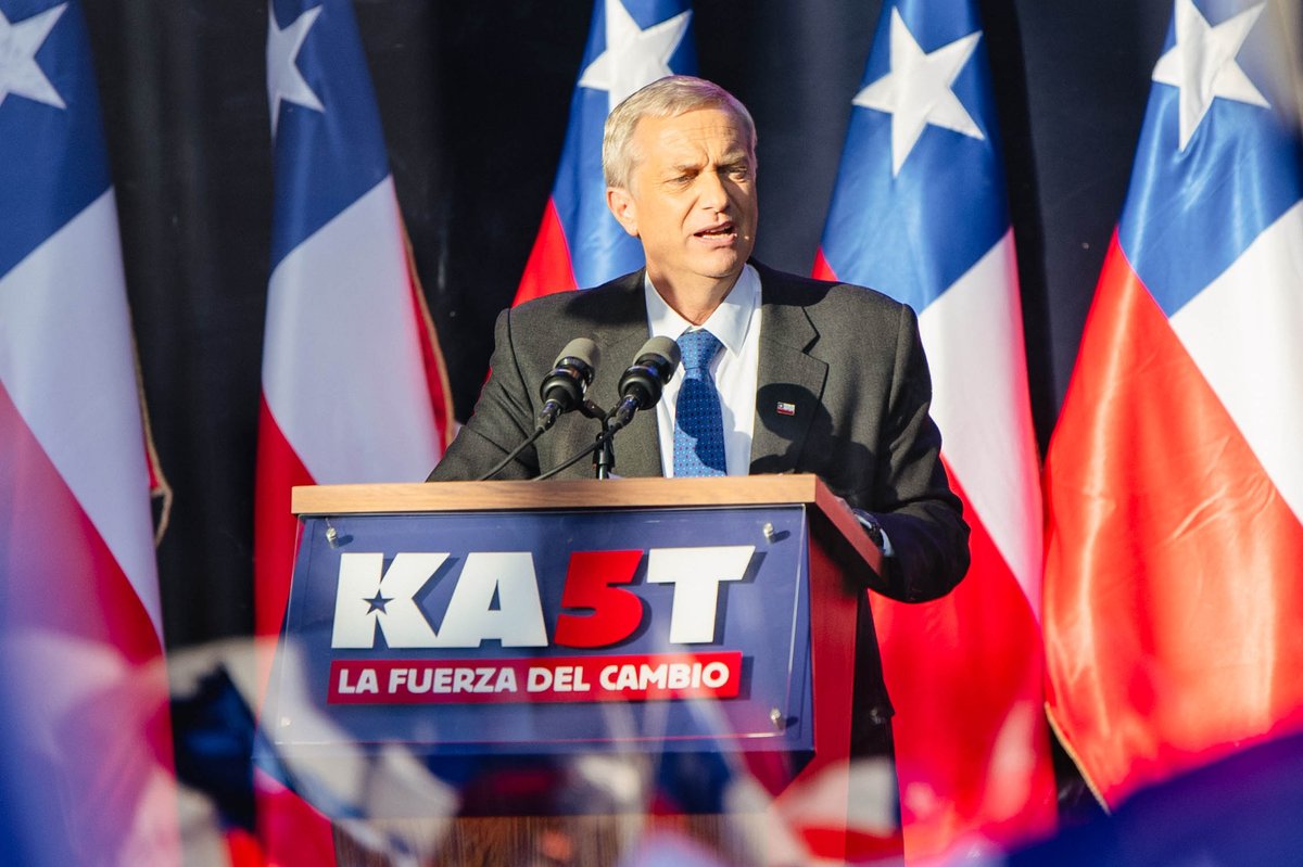 adnradiochile's tweet photo. 🗳 José Antonio Kast: "Aquí no hay soluciones mágicas, las cosas no cambian de un día para otro. Toda esta historia no ha sido fácil, muchos dudan de lo que estamos diciendo, las finanzas del país no están bien". 

🎙Lo escuchas en directo 👉 https://t.co/5MDoJBRTKC https://t.co/2mvixUFcLY