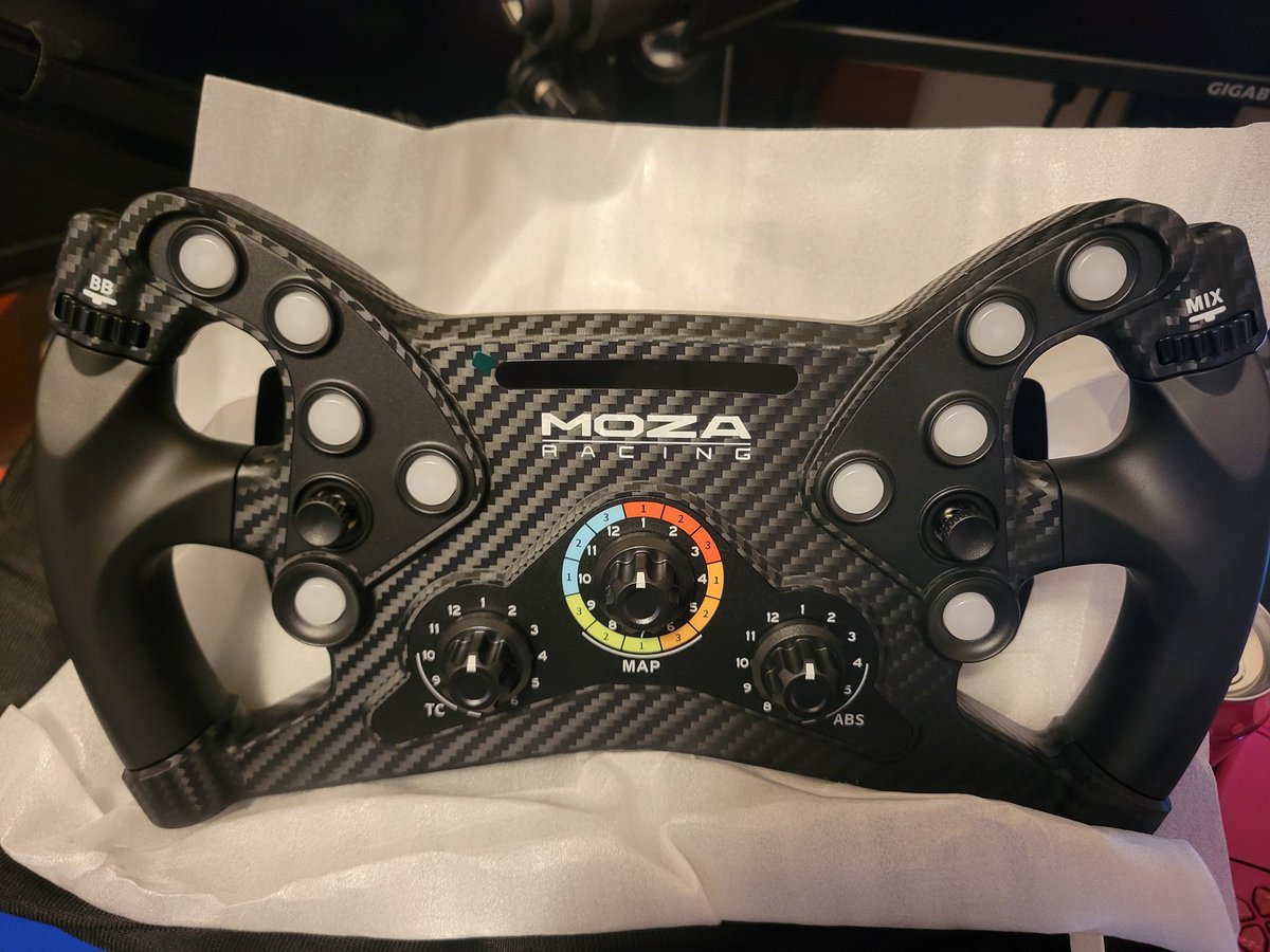 DylLikesRacing's tweet photo. True love right here. @moza_racing https://t.co/yemmlcFq7i