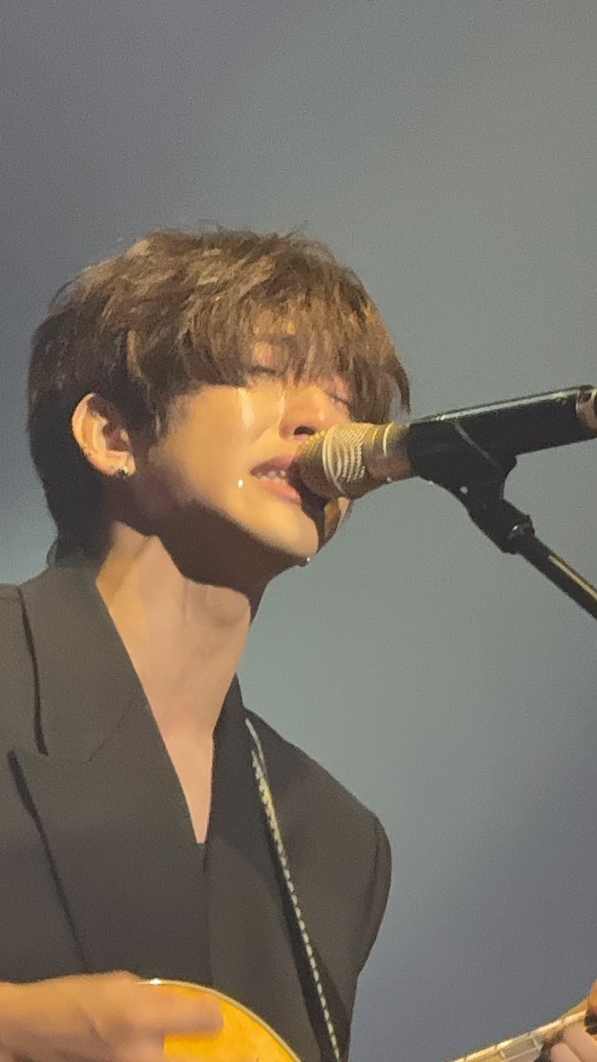 sswh27's tweet photo. 단콘에서만 볼수있는 모먼트들이 너무좋음 계속 웃어 맘껏 쏟아내고 울고 너무 좋은데........ 다음단콘언제지 https://t.co/f78LPKK7Tl
