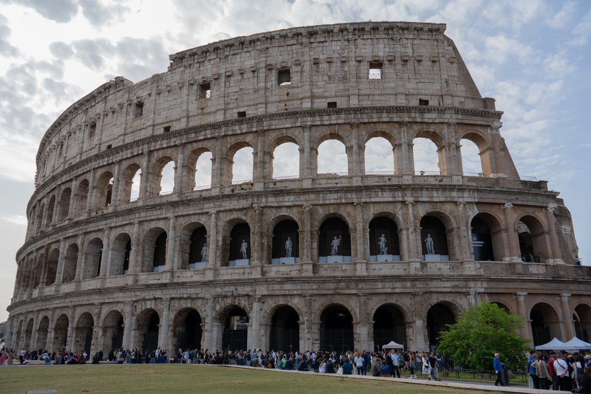 maxinfinitypics's tweet photo. El Imperio Romano vive en la eternidad. 🏛️❤️‍🔥

El Colosseum, el Arcus Constantini y el Mons Palatinus se alzan como testigos de una gloria que jamás morirá. ⚔️

#Roma #Coliseo #Historia #ImperioRomano #Viajes #Travel #Italia #Rome #romanempire #Gladiadores #gladiators #colosseum https://t.co/TgpxZR3apB