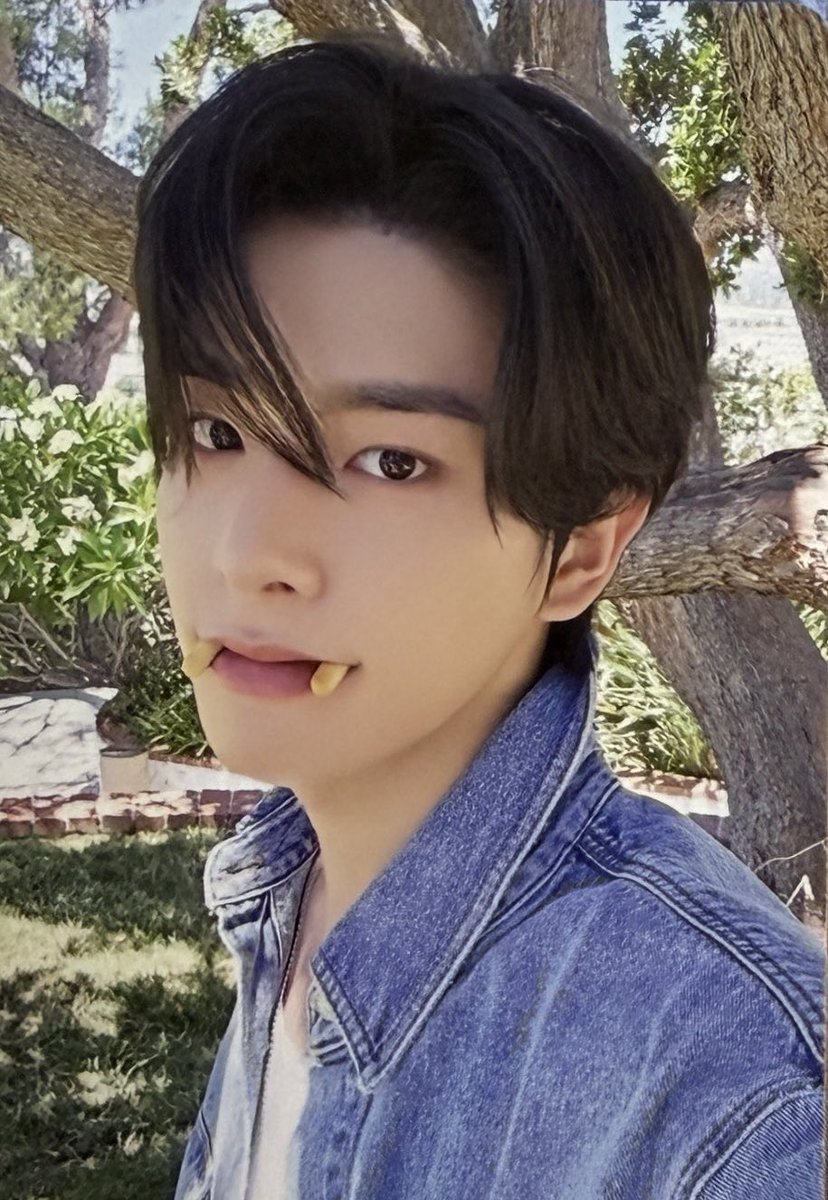 15ARCHIVEz's tweet photo. 🧛🏻🩷  #제이크 #JAKE https://t.co/baBmbEyV3G