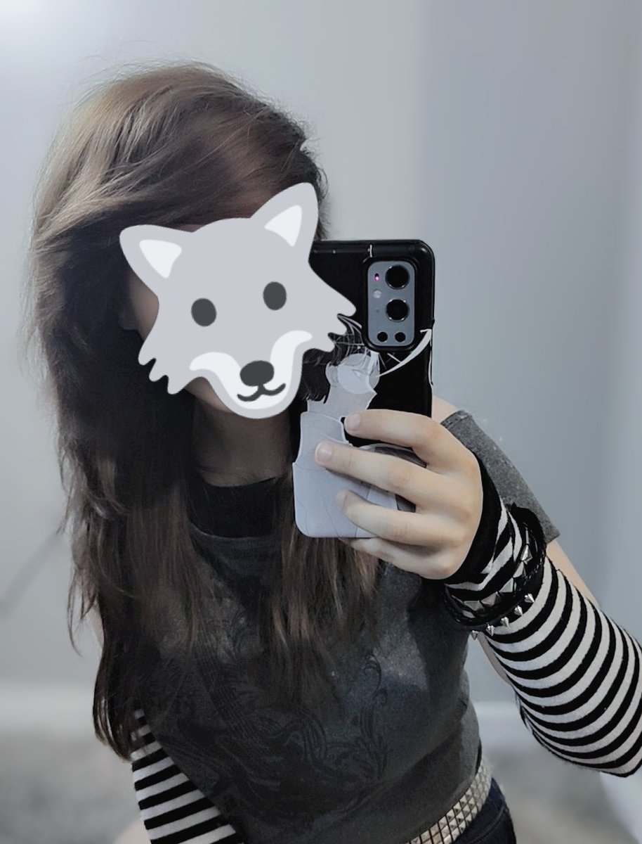 Kiba 🐺🪫 Y2K Wolf Girl🩸🌑 tweet media