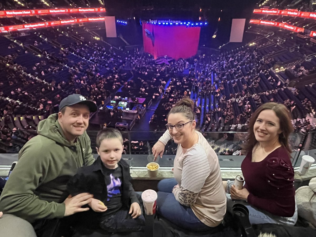 GingaBreadLady's tweet photo. Seeing @machinegunkelly at @XMobileArena for my nephew's 6th birthday!! https://t.co/b3XkDdnAk3