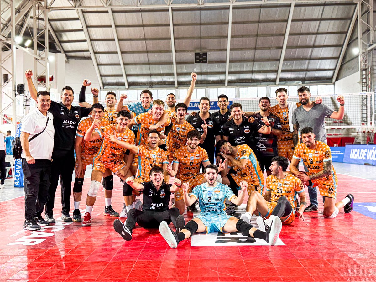 #CopaACLAV A semifinales señores! El clásico tucumano es de Monteros

🔥 Fue triunfo ante Tucumán de Gimnasia por 3-1 con parciales de 25-21, 17-25, 25-20 y 25-20. 

💪 El máximo artillero del partido fue <a href="/fedepereyra12/">pereyra federico</a> con 22 puntos.

¡Enorme tarea!

#SomosMVC
#orgulllonaranja