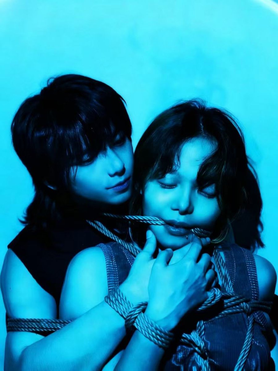 「可以永远纠缠在一起吗？
绳子，命运，我和你。」

致谢列表
🫂：天青 <a href="/AwaitMistyRain/">天青</a> 、荔枝
🪢：神威 <a href="/AnnabelKamui/">Iris Kamui</a>
📷：杉菜 <a href="/Candy_shancat/">杉菜</a> 
🔦：妖妖 <a href="/BOUND_Yaoyao/">幼儿园中班的妖妖</a> 
🏠：阿喵 <a href="/ameow_a7215/">阿喵</a> 
#shibari #kinbaku #photography