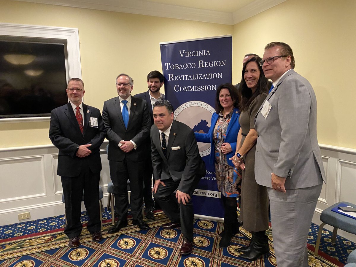 VOGAEnergy's tweet image. VOGA was there at the festive Jefferson Hotel for the Virginia Hispanic Chamber's 25th Anniversary event, speaking  on "Emerging Technologies and Virginia's Energy Future."  Thanks to VA DOE and Department of Commerce for organizing a session on an important topic. #NaturalGas
