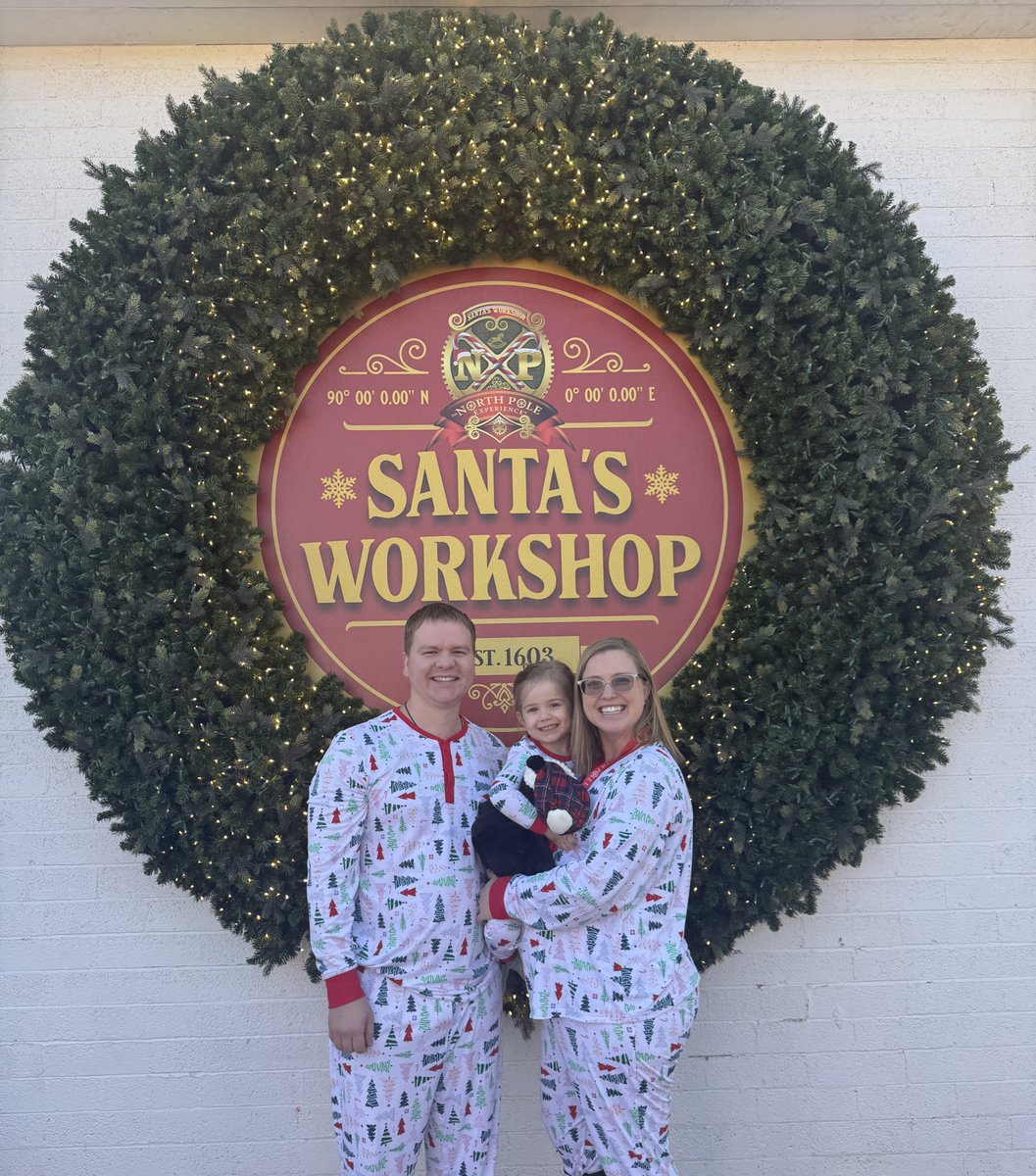 sykotiikgamer's tweet photo. This weekend we took a trip to the North Pole to see Santa and his workshop! π
π»π Caidence had so much fun! Truly was an amazing experience! βοΈβοΈ #NorthPoleExperience #Christmas #Santa https://t.co/KNum0CVDC7