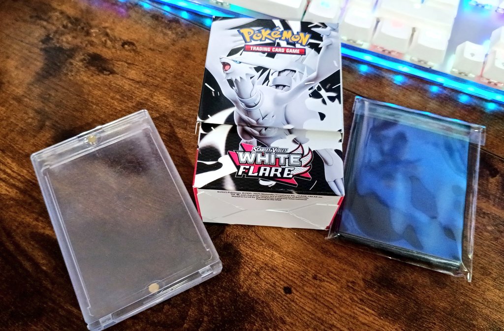 ¿Me regalaron esto de Navidad adelantada 👀 los abrimos en stream? 
Si, de una❤️
Otro día 🔄