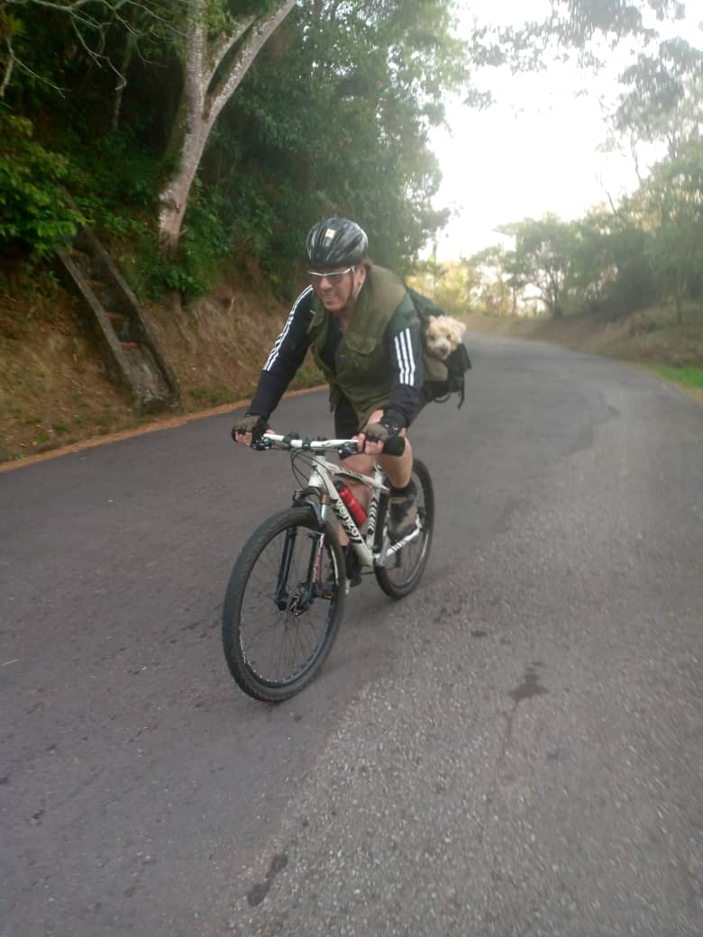 Cossete gracias por los momentos y vuela alto, serás eterna en esa montaña donde te unes con la cadena biológica. Sembraremos para ti un apamate para que al florecer sigas siendo la flor maravillosa que fuiste