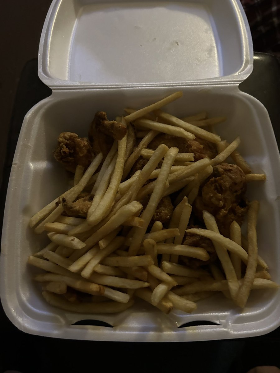 yuppstwars's tweet image. victory dinner …!!! From New York fried chicken..wings &amp;amp; fries !!! Sooo good come grab one …!!’ It’s what’s for dinner..

#cbstracker tonight!!’ #tracker !!! #raisehail..!!’