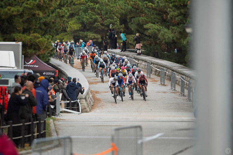 スタートは4列目から20番目くらいまで上がれた。
やっぱりスタート決まるとその後のレースが進めやすい。