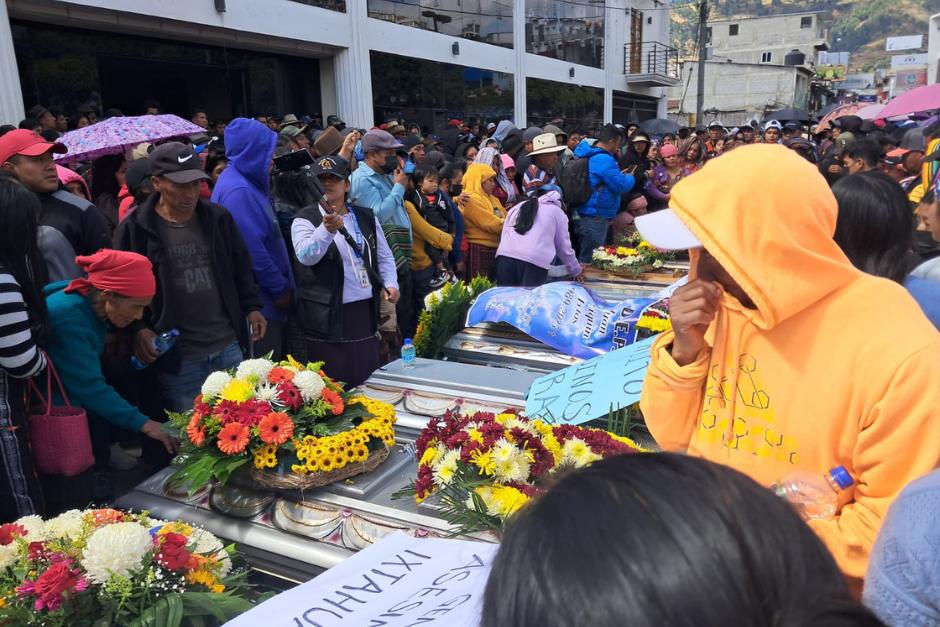 soy_502's tweet image. 🚨 Gobierno atribuye el ataque a grupos del crimen organizado

Nahualá declara luto por muerte de 13 pobladores en un confuso ataque ⬇️

soy502.com/articulo/nahua…