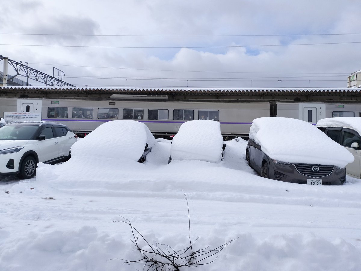 spkcomp30th's tweet photo. 無事脱出
こういう車は掘り起こすの大変そう https://t.co/qIu3ioMt1q