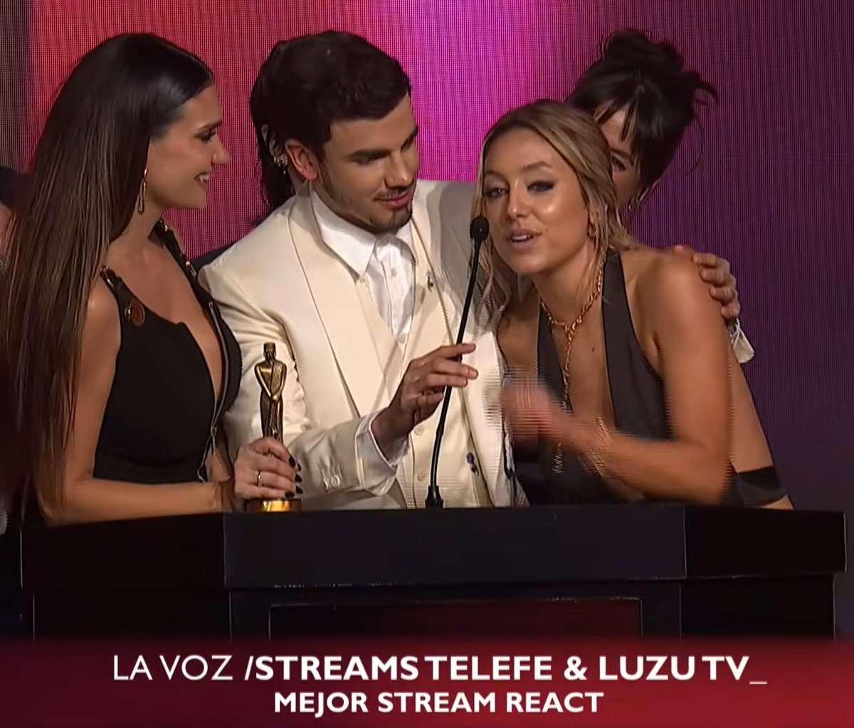 topcito5's tweet photo. Mejor react: La Voz Argentina, Santi, Momi y Sofi merecidisimo 👏🏼 #ReactLaVoz #LuzuTv #MartinFierroStreaming https://t.co/Rc78OxfRjk