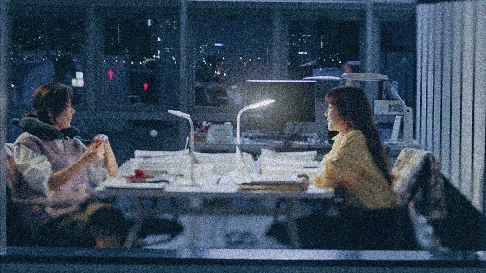 이거 지나가던 야근팀원이 필카로 찍어서 인화해주면

👇탁상액자에 끼워놓고
                                            👇모니터에 붙이고

그럴거같다고