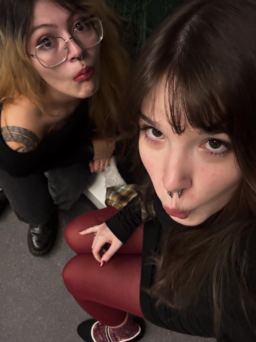 isopaw's tweet photo. wife appreciation post bc i love her sososo much hi kisses u sloppy style 🩷 https://t.co/Em8z0zAygp