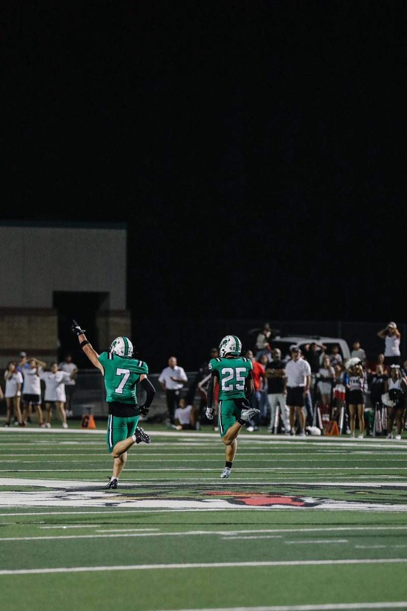 GavinStrange1's tweet image. It truly has an honor to represent my town, and I am so beyond thankful for everyone who sacrificed hours to develop me into a better person. Thank you for everything, Dragon football. 💚

@coachrdodge @BrianSides12 @CoachShrags @CoachRazloznik @CoachRaulerson @CarrollDragonFB