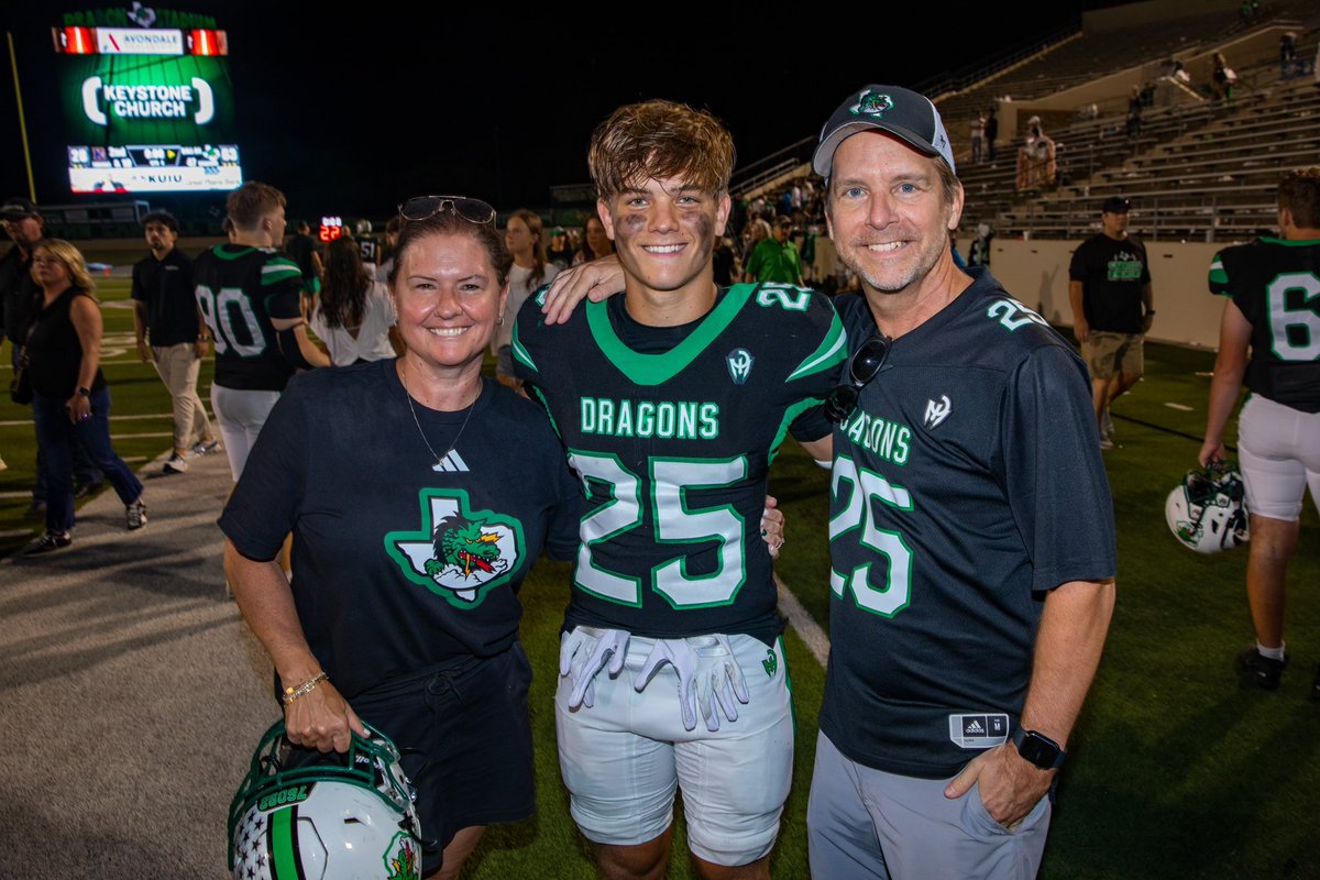 GavinStrange1's tweet image. It truly has an honor to represent my town, and I am so beyond thankful for everyone who sacrificed hours to develop me into a better person. Thank you for everything, Dragon football. 💚

@coachrdodge @BrianSides12 @CoachShrags @CoachRazloznik @CoachRaulerson @CarrollDragonFB