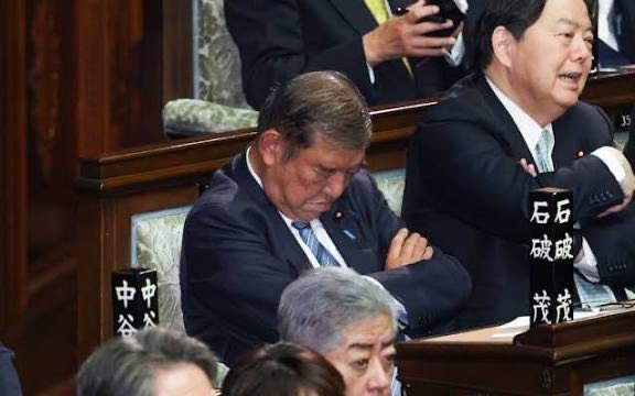 zundamotisuki's tweet photo. 悪夢だったと思う人‼️

手を上げるのだ🖐️

🙋‍♂️ https://t.co/50bud5tNGY