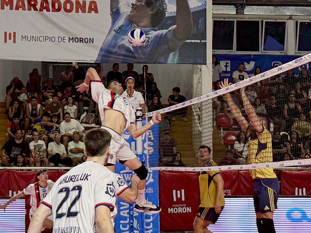 CASLAMatadores's tweet image. #CopaACLAV 

💪 ¡TRIUNFAZO, MATADORES!

¡San Lorenzo venció por 3-0 (25-19, 25-23 y 25-20) ante Boca Juniors, en el Gorki Grana de Morón.

🔜 Los Matadores cerraron el año y ya esperan por enero, cuando comience la Liga.

💙❤️ ¡Vamos Ciclón!