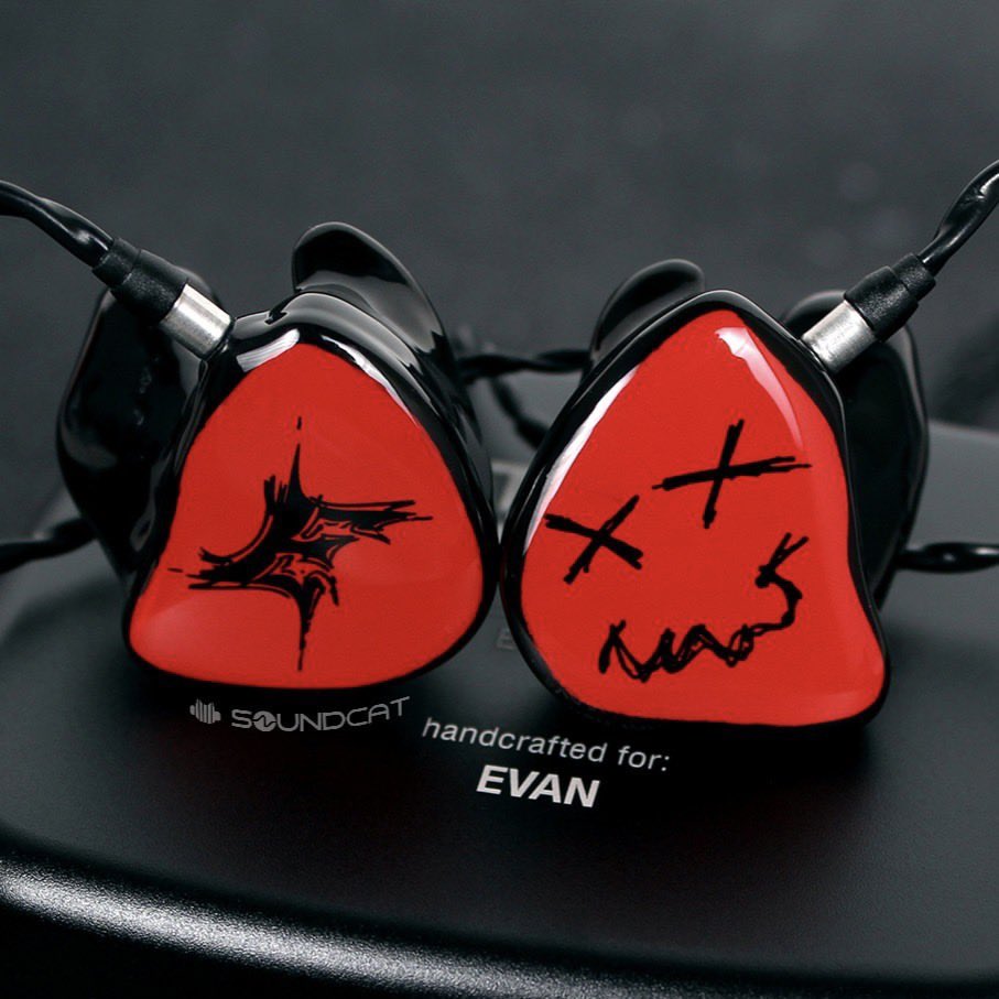 xeeszme's tweet image. EVAN ❤️🖤❤️🖤