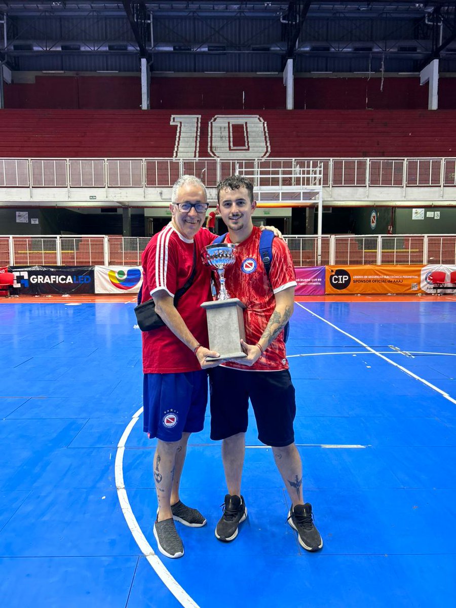 carlosbichoboan's tweet image. Nada en la vida iguala ver salir campeón a tu hijo con los colores que amamos, momento inolvidable , te amo hijo gracias @FutsalAAAJ #AAAJ